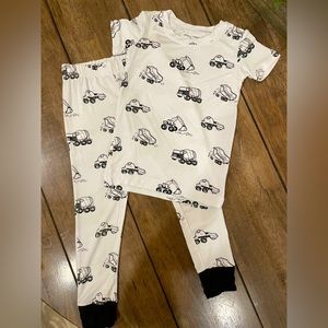 Angel Dear Bamboo Pajama Set. Size 3T. BNWOT. Unisex. Earth Movers:Gray & Black.